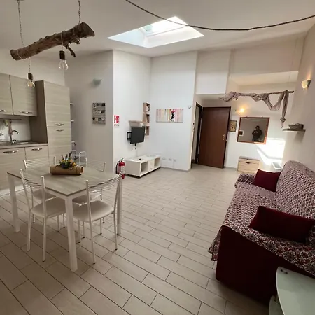 Quaroni Palace - Giulia'S Apartment-3